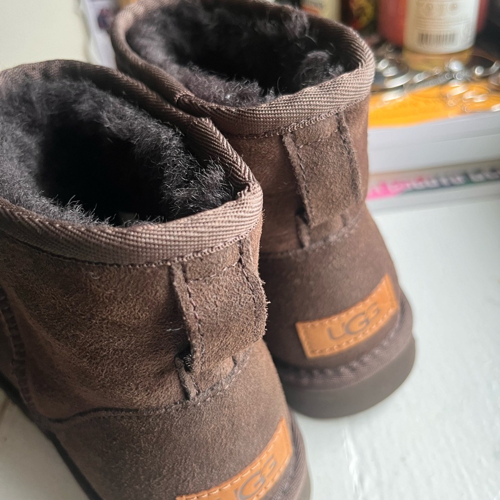 UGG Classic Mini ll - Picture 2 of 2